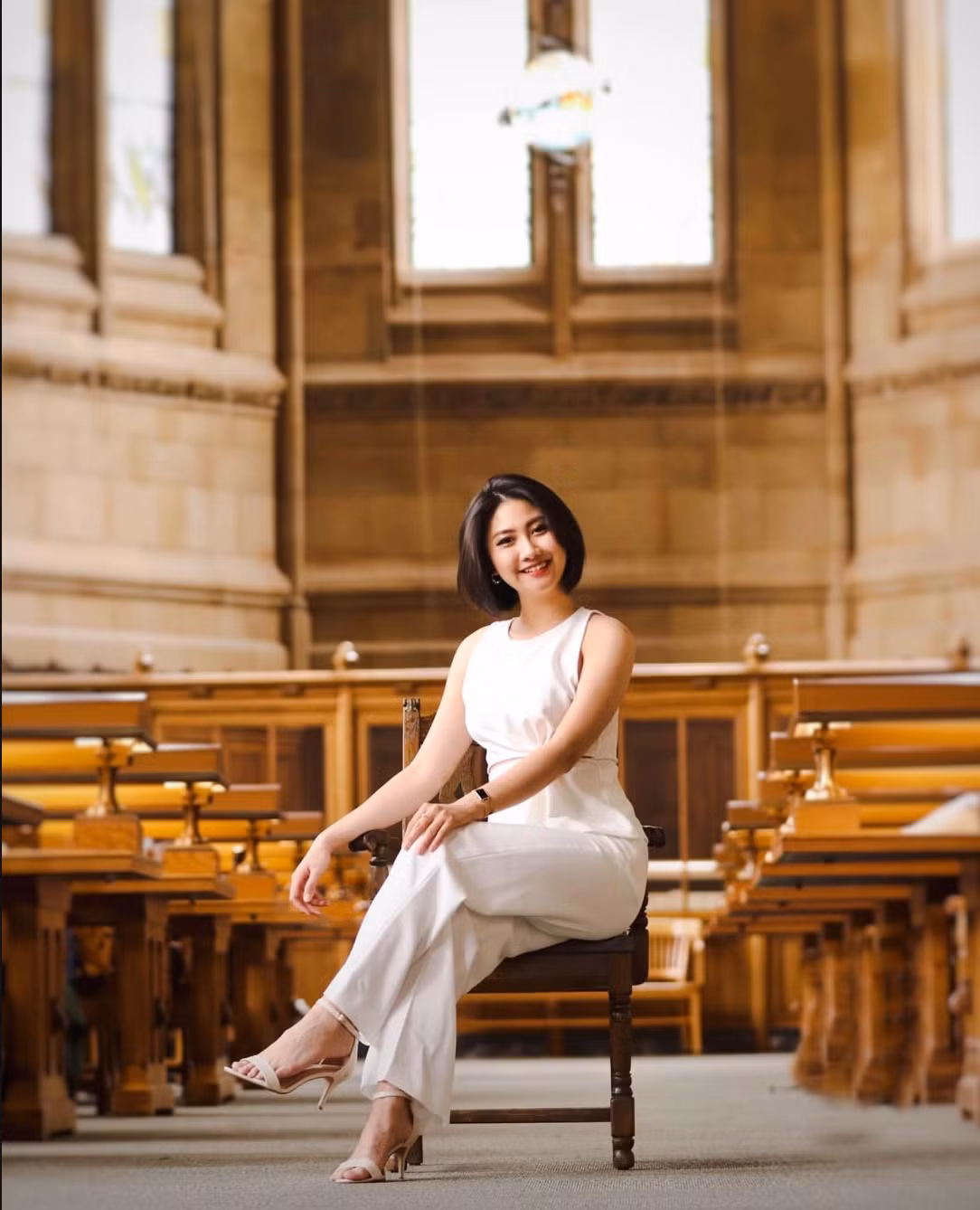 Cô có thời gian để tóc ngắn, phong cách trưởng thành.