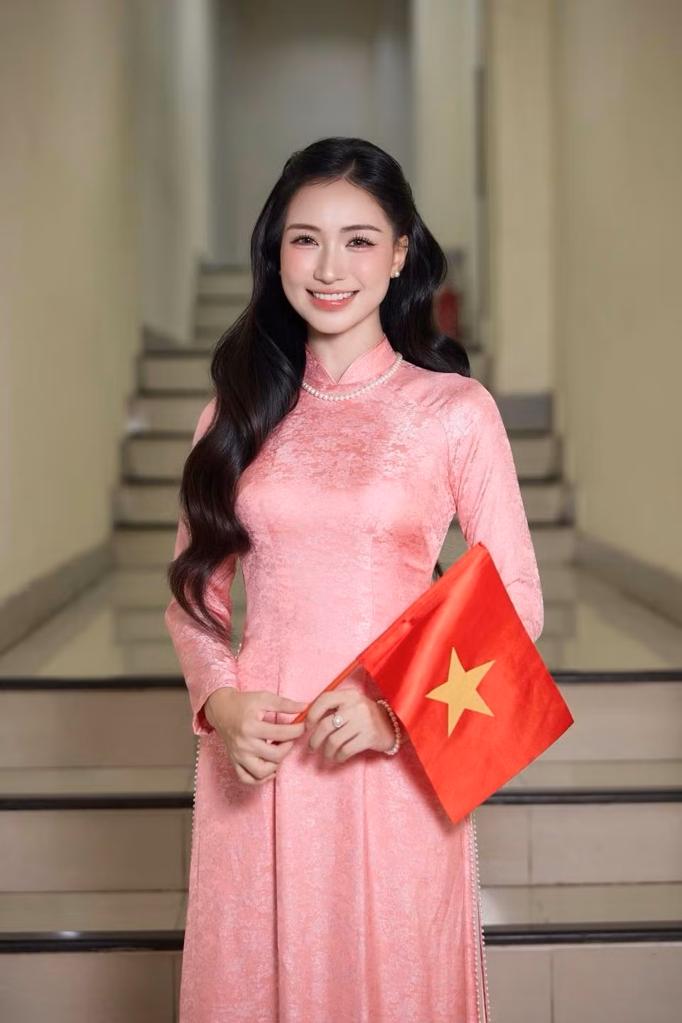 Ở tuổi 30, Hòa Minzy đã trở thành cái tên khó thay thế trong làng nhạc Việt. Nữ ca sĩ gốc Bắc Ninh sở hữu loạt bản hit đình đám như Thị Mầu, Bật Tình Yêu Lên, Không Thể Cùng Nhau Suốt Kiếp, Rời Bỏ, Ăn Gì Đây… Ảnh: FB Hoà Minzy