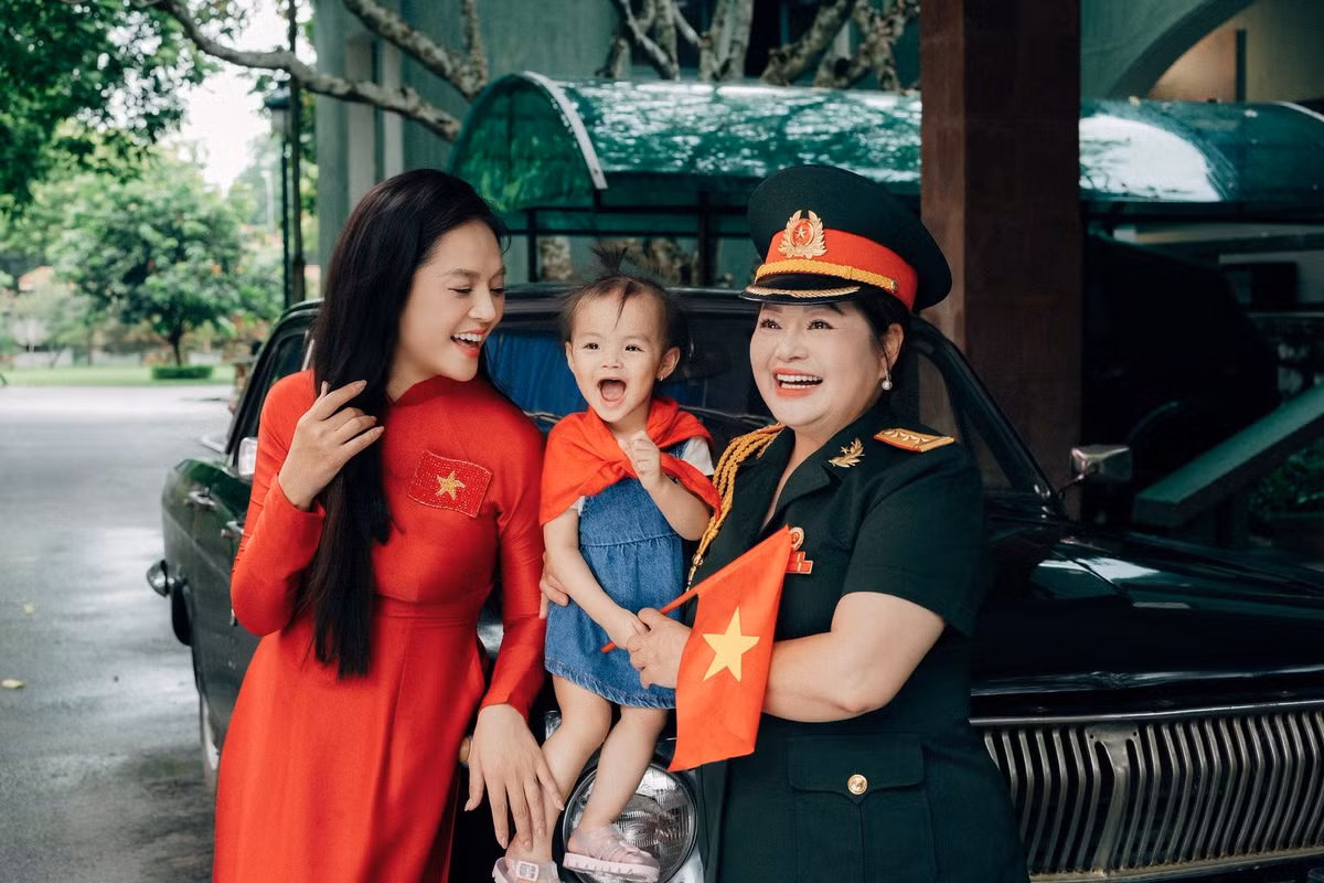 Nữ diễn viên Thu Quỳnh hiện làm mẹ của 2 con "đủ nếp đủ tẻ".