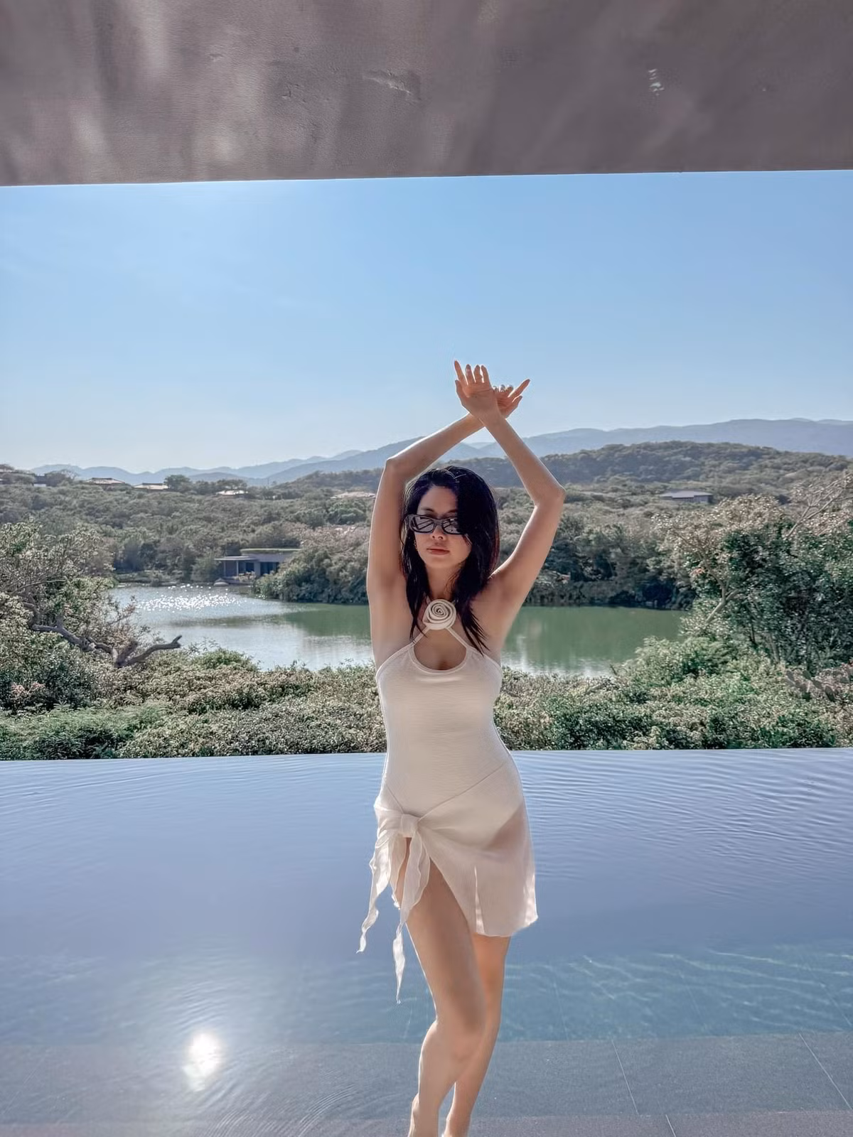 Thủy Anh từng khiến hội mẹ bỉm sữa trầm trồ khi khoe eo "bé xíu" chỉ sau 10 ngày hậu sinh nở. Ảnh: FB Thuy Anh Le