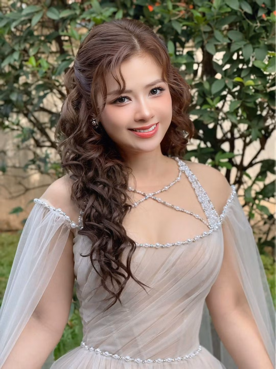 Không ít bình luận bày tỏ sự ngỡ ngàng trước màn “lột xác” ngày càng quyến rũ của giọng ca bước ra từ Giọng hát Việt 2013.