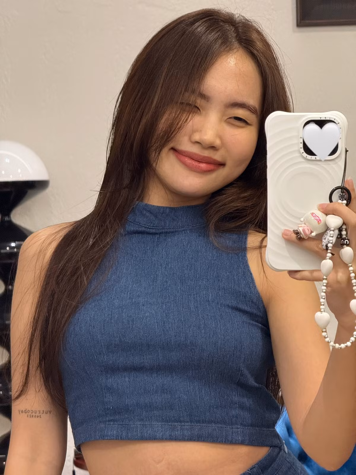 Hiện tại, ở tuổi 22, cô mạnh dạn thử nghiệm pop ballad, R&amp;B, rap. Hát nhạc hiện đại nhưng ca sĩ luôn tìm cách lồng ghép âm nhạc dân tộc. Ảnh: FB Phương Mỹ Chi