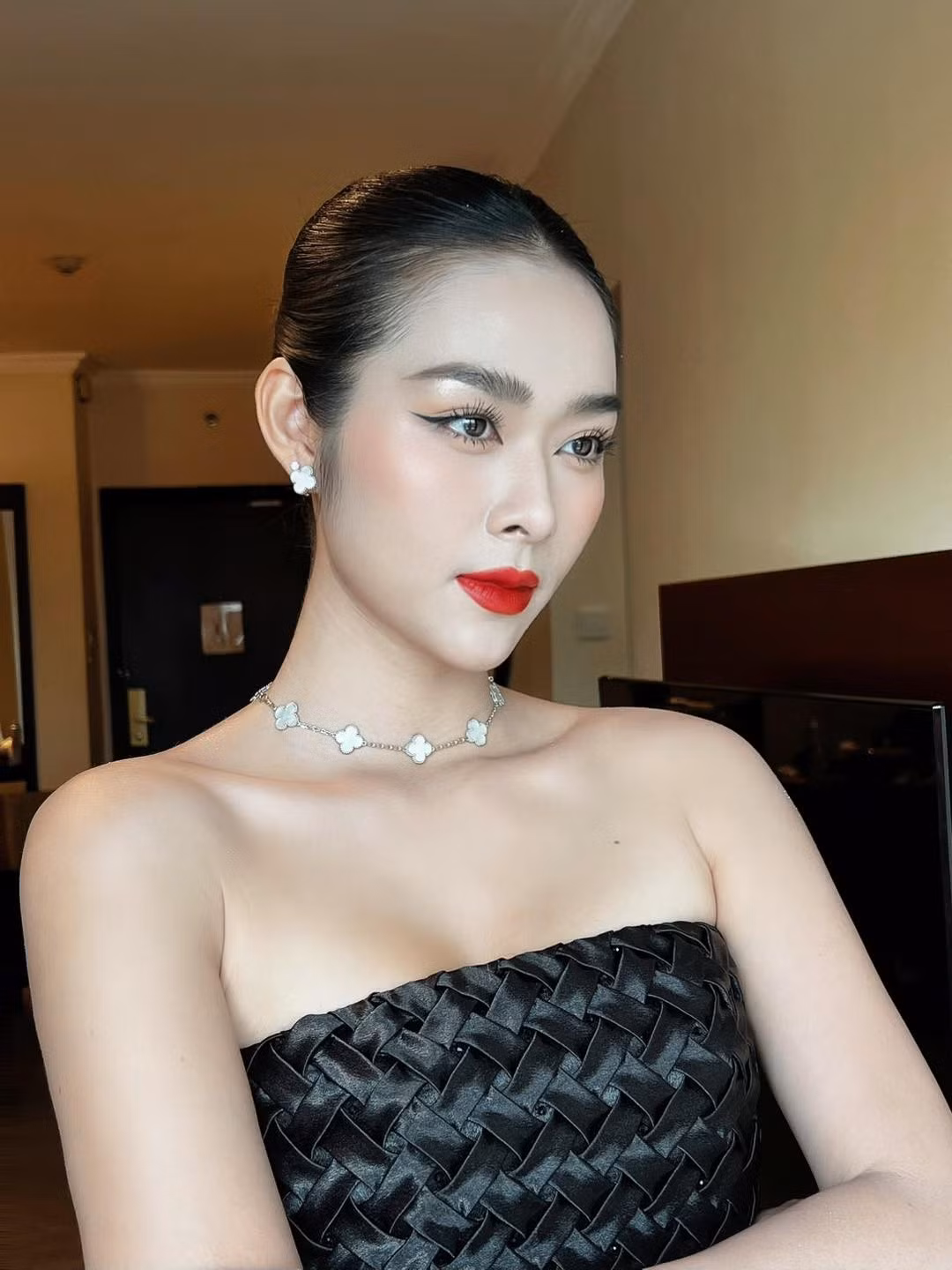 Mỗi lần xuất hiện, Diệp Bảo Ngọc đều để lại ấn tượng sâu sắc bởi vẻ đẹp không tì vết cùng phong cách thời trang tinh tế, đa dạng. Ảnh: FB Diệp Bảo Ngọc