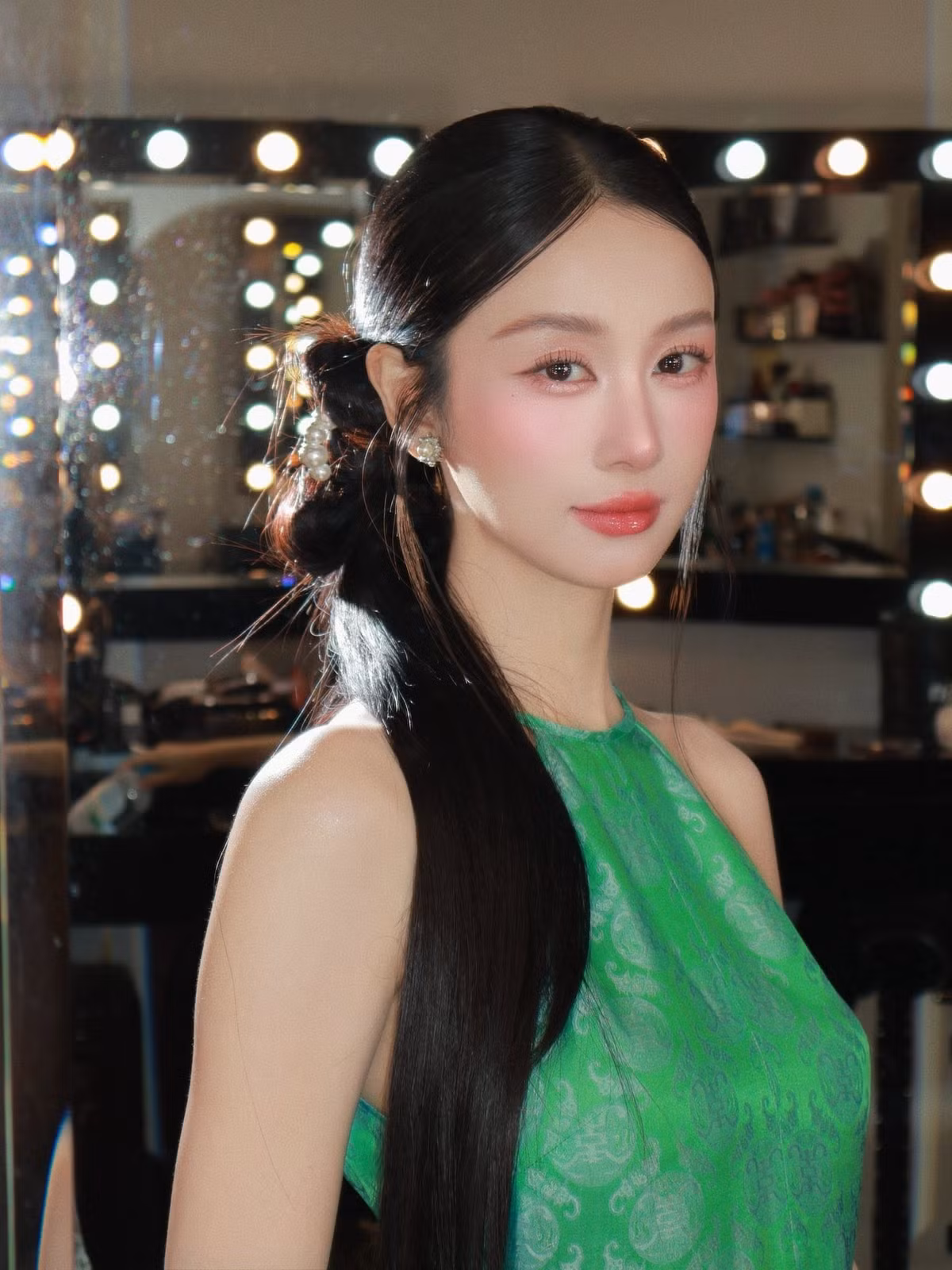 Trong nhiều bộ ảnh và các lần xuất hiện trước công chúng, Jun Vũ luôn mang đến cảm giác nhẹ nhàng, gần gũi nhưng vẫn toát lên nét riêng. Ảnh: FB Jun Vũ