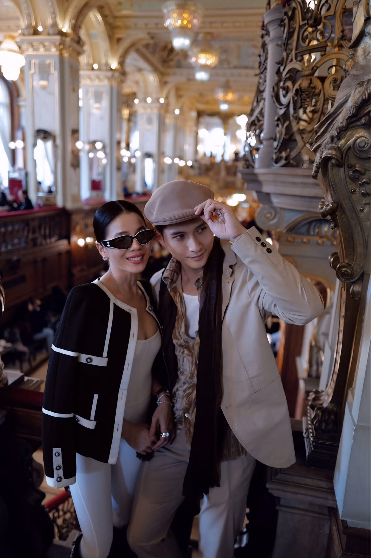 Lệ Quyên cùng Lâm Bảo Châu thăm thú Budapest. Ảnh: FB Lệ Quyên
