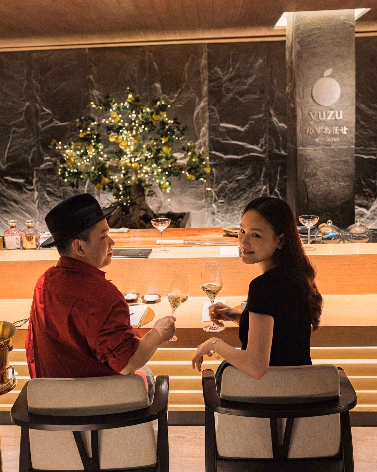 Dưới phần bình luận trên mạng xã hội, hàng loạt lời khen ngợi được gửi đến nữ người mẫu. Không ít người dành tặng cô danh xưng “gái một con trông mòn con mắt”.