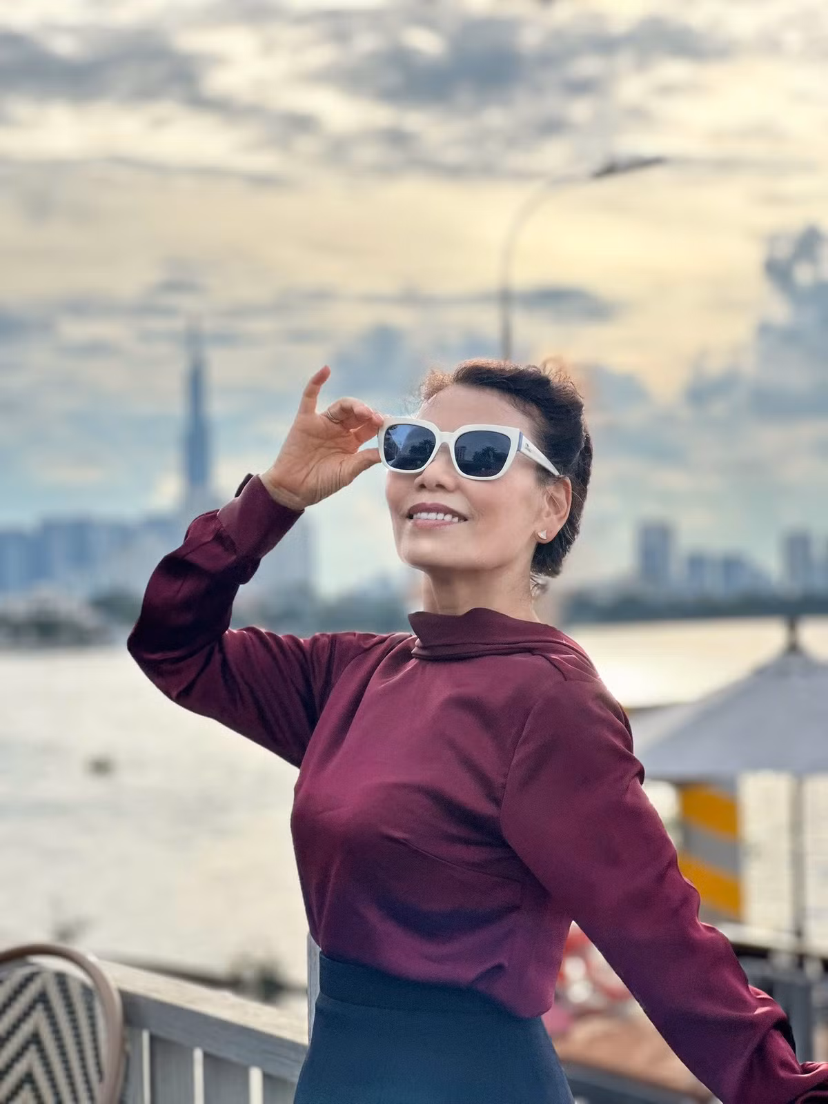 U70, bà Ngọc Hương được khen ngợi sắc vóc, thần thái tươi trẻ.