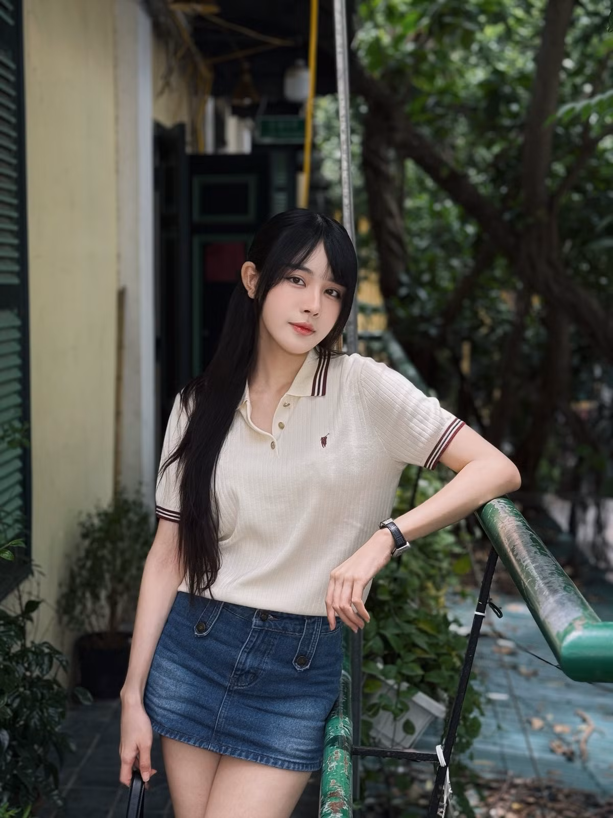 Phong cách thời trang của vợ sắp cưới Văn Thanh cũng là một điểm cộng lớn. Cô ưa chuộng gu mặc gợi cảm, hiện đại, khéo léo khoe trọn những đường cong cơ thể nhưng vẫn giữ được sự tinh tế.