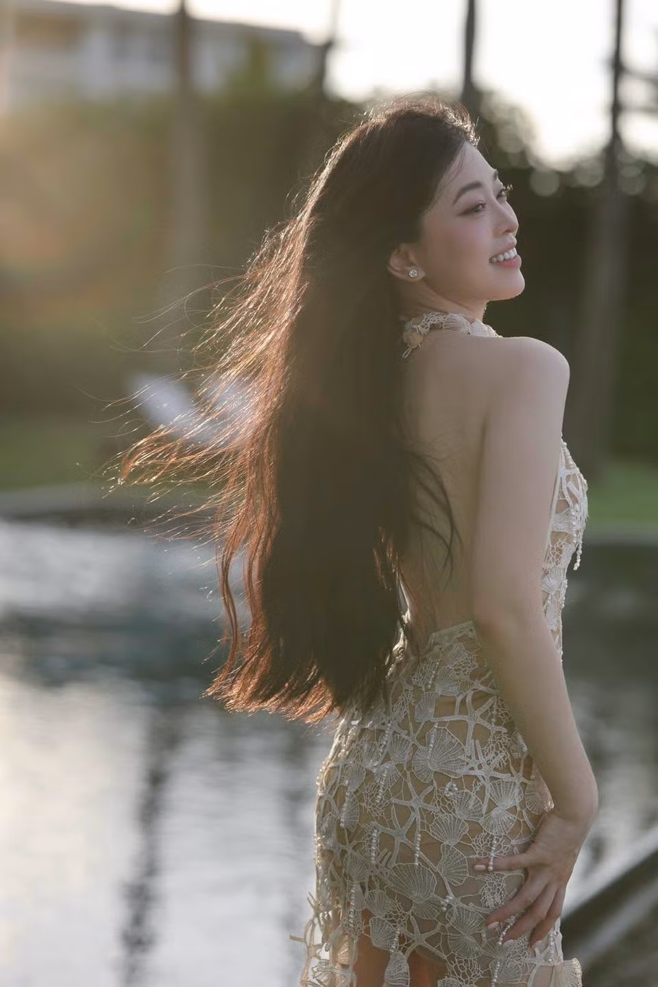 Sở hữu chiều cao 1,72 m cùng gương mặt thanh tú, làn da trắng sáng và vóc dáng cân đối, Phương Nga dễ dàng tạo ấn tượng mỗi khi xuất hiện. Nàng á hậu cũng nhận được nhiều lời khen nhờ vẻ ngoài tươi tắn, tràn đầy sức sống. Ảnh: FB Bùi Phương Nga