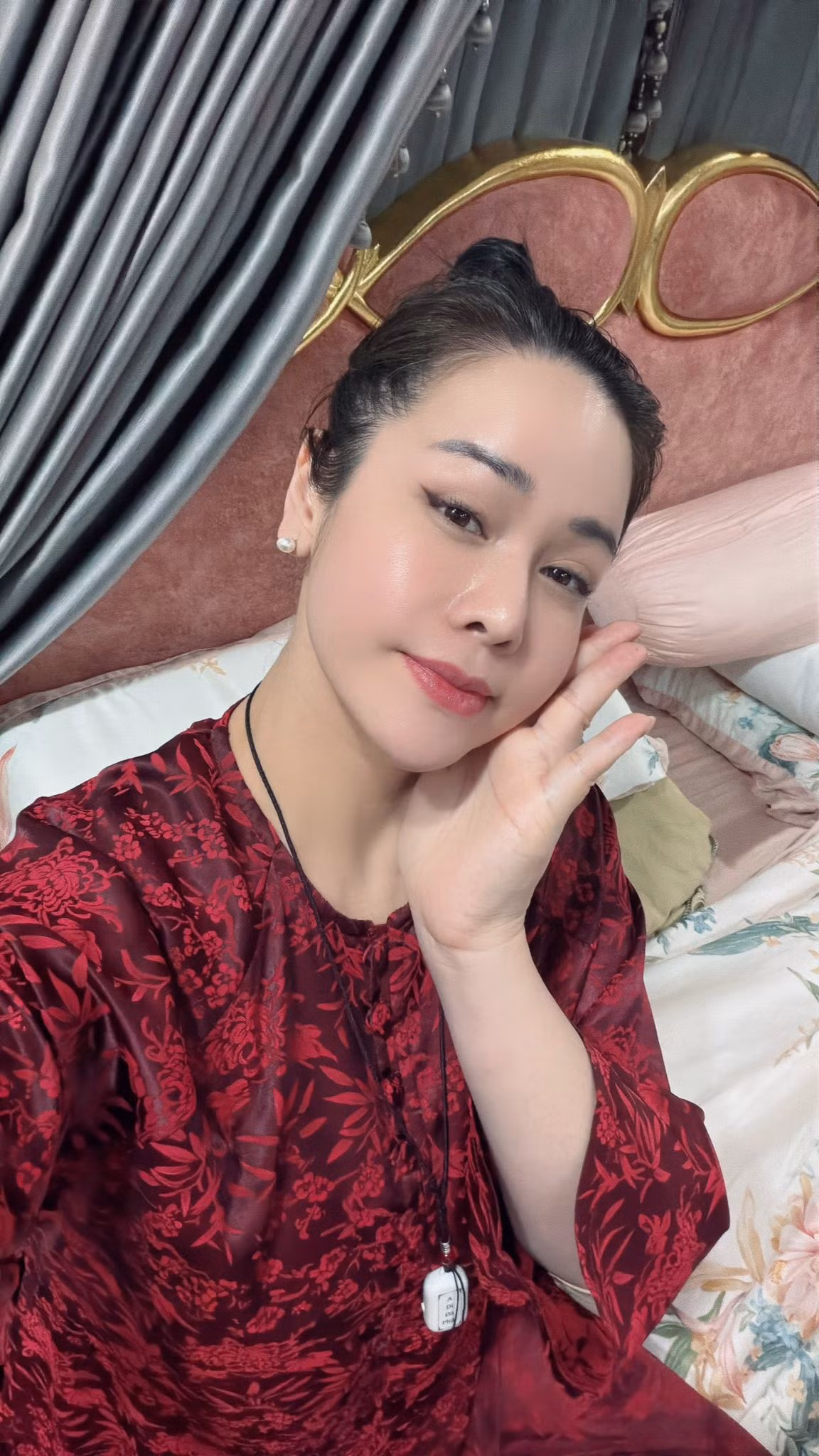 Hiện tại, nữ ca sĩ dần quay lại công việc, cân bằng giữa vai trò làm mẹ và sự nghiệp.