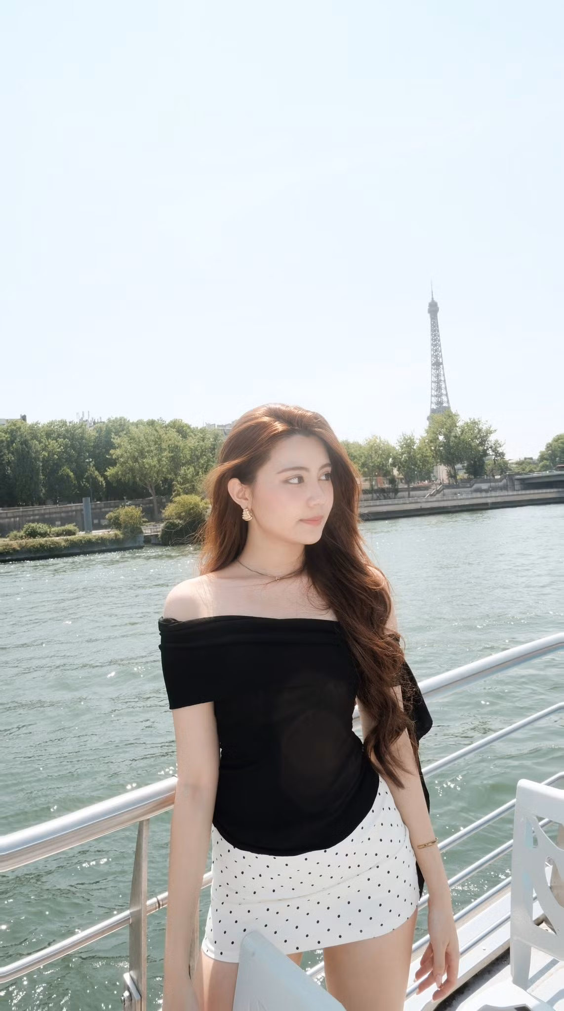 Không kém cạnh chị gái, Hạt Dẻ cũng nhận được sự quan tâm đặc biệt từ phía cộng đồng mạng khi chia sẻ hình ảnh đến nước Pháp. Ảnh: FB Mai Thảo Ngọc