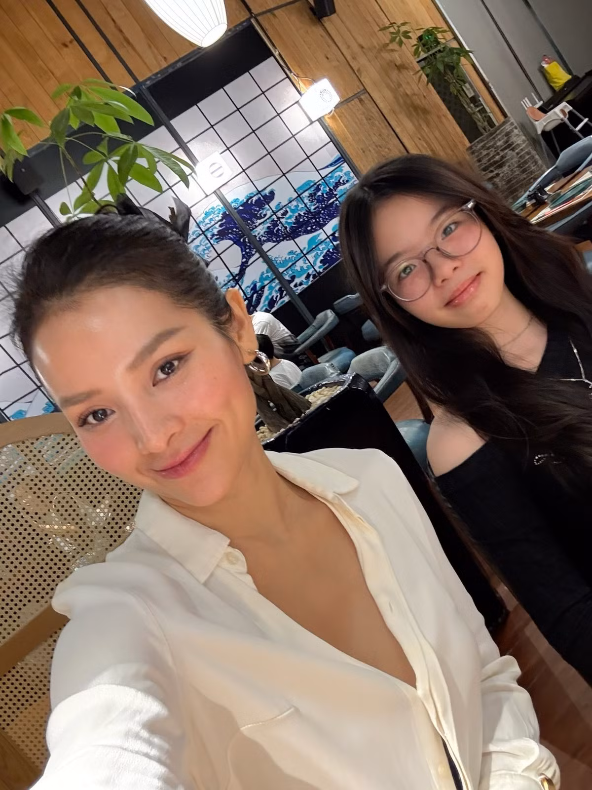 Lý Bình rất thân thiết với con riêng của Phương Trinh Jolie, coi Mia như con ruột. Ảnh: FB Phương Trinh Jolie