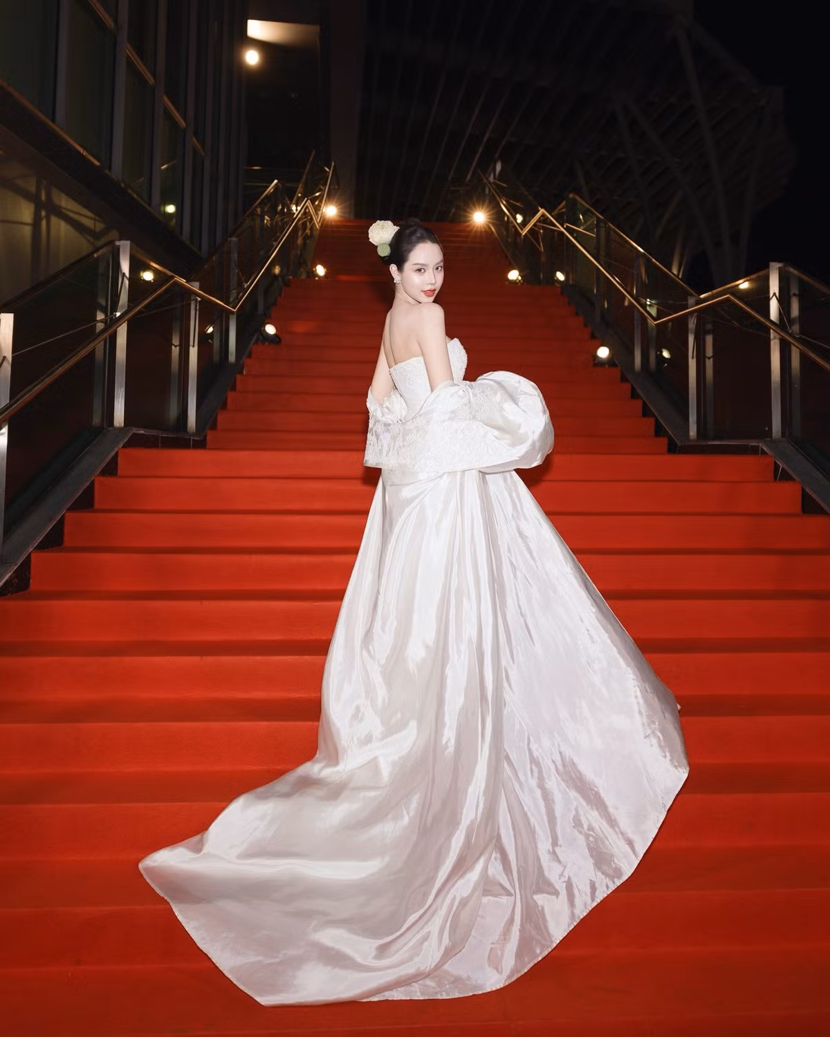 Hoa hậu Thanh Thuỷ diện đầm khoe bờ vai trần gợi cảm khi xuất hiện trong một sự kiện. Ảnh: FB Huỳnh Thị Thanh Thủy