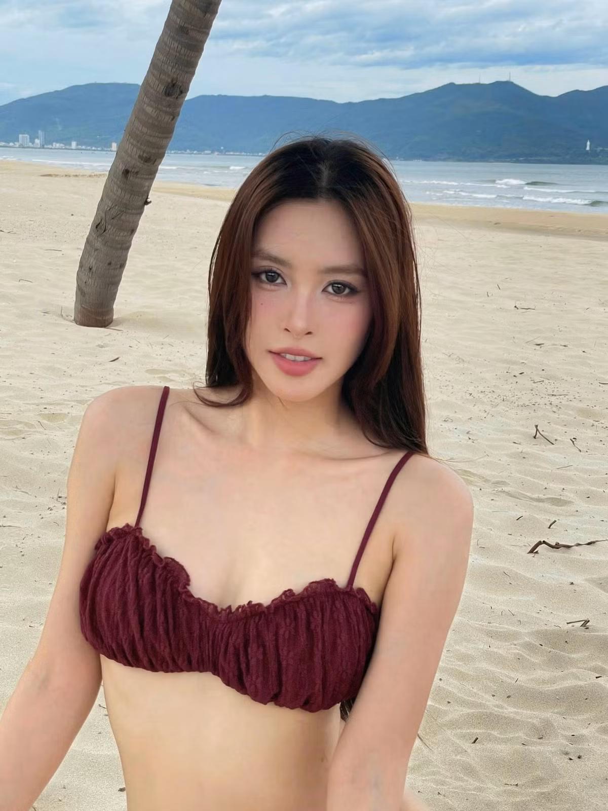 Tin tức sao Việt 12/8: Hoa hậu Tiểu Vy diện đồ bơi hai mảnh khéo khoe hình thể căng tràn. Ảnh: FB Trần Tiểu Vy