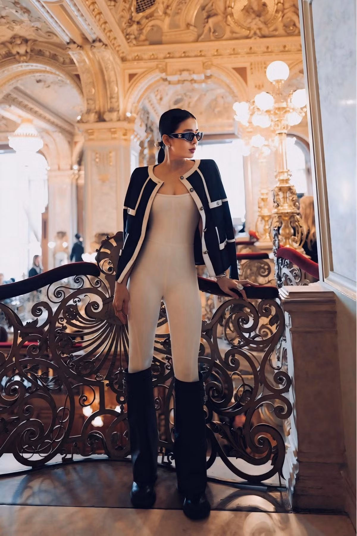 Ca sĩ Lệ Quyên tôn vóc dáng 'không mỡ thừa' qua bộ bodysuit ôm sát. Ảnh: FB Lệ Quyên