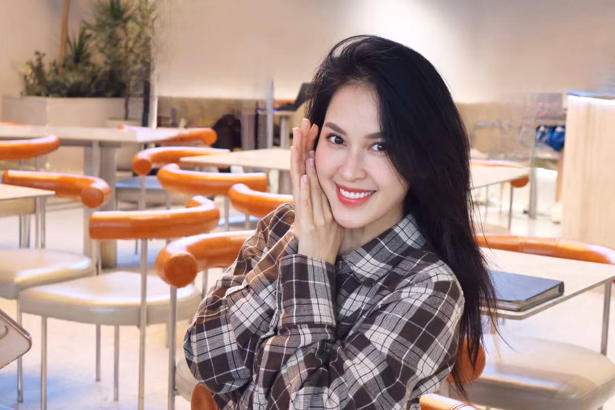 Ở tuổi 39, Tú Vi vẫn giữ được nhan sắc xinh đẹp, ngọt ngào. Ảnh: FB Lê Tú Vi