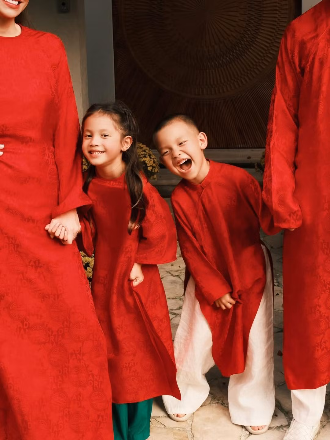 Bên cạnh ngoại hình, Lisa còn được gia đình đầu tư phát triển toàn diện.