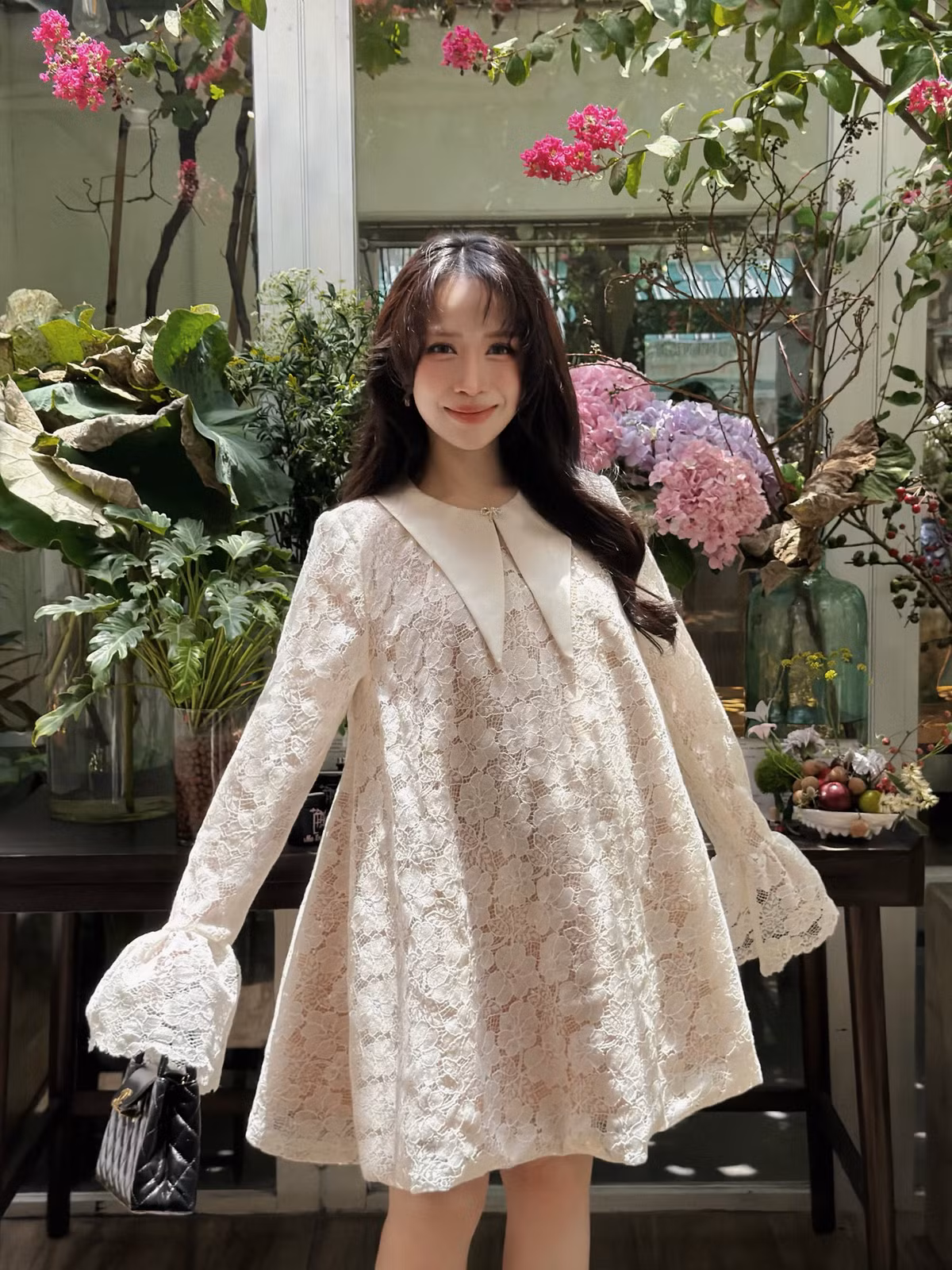 Gu thời trang của ái nữ nhà Minh "Nhựa" cũng là điểm được chú ý. Joyce Phạm theo đuổi phong cách năng động, hiện đại và sành điệu, thường lựa chọn những thiết kế vừa trẻ trung vừa giúp tổng thể trông thanh thoát. Ảnh: FB Phạm Trần Nguyễn Minh Phạm