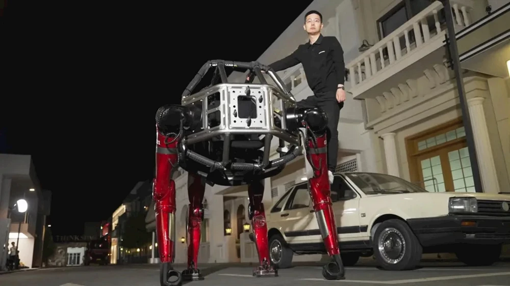 Trung Quốc ra mắt robot “Gundam” giá 16 tỷ đồng
