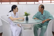Vượt mưa bão điều trị biến chứng 3 lần mắc zona không thể đi lại bình thường