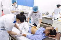 Sỏi mật tái phát sau nhiều năm, cụ ông 71 tuổi mổ cấp cứu vì biến chứng nặng