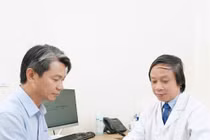Đau trong miệng, nói chuyện không rõ do ung thư lưỡi