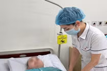 Tự dùng thuốc giảm đau điều trị gout, người đàn ông suýt tử vong vì nhiễm khuẩn huyết