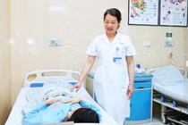 Phẫu thuật cấp cứu giữa đêm bảo toàn buồng trứng cho thiếu nữ đau bụng