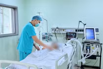 Thanh niên 20 tuổi hôn mê sâu, suy hô hấp vì ngộ độc thuốc lá điện tử
