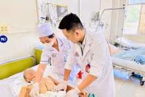 Đau bụng dữ dội, cụ ông 84 tuổi vỡ phình động mạch chủ bụng, ngừng tim