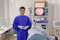 Viêm phổi sau một tuần sốt, ho, người đàn ông phát hiện ung thư thực quản