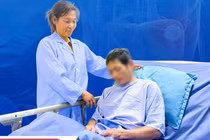 Lạm dụng rượu nhiều năm, người đàn ông nhập viện vì u gan vỡ
