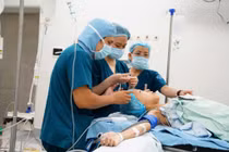 Ca ghép thận thành công từ mẹ hiến cứu con suy thận giai đoạn cuối