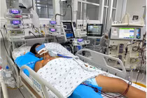 Cứu sống bé trai suy đa cơ quan do sốc nhiệt khi đá bóng dưới trởi nắng