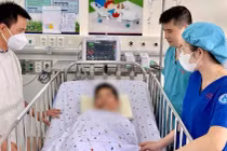 Hơn 10 giờ giành giật sự sống cho bé trai 11 tuổi bị ô tô cán qua người
