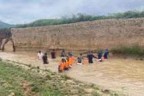 Nhiều trẻ tử vong do đuối nước, Bộ Y tế yêu cầu khẩn siết an toàn sông, hồ
