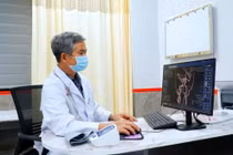 Nữ sinh 19 tuổi mờ mắt như có màn sương, nguyên nhân ở dây thần kinh