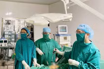 Sản phụ bị viêm ruột thừa vỡ được cứu cả mẹ và con