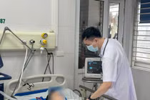 Bé trai 6 tuổi nhiễm khuẩn huyết nguy kịch do nốt phỏng nước thủy đậu