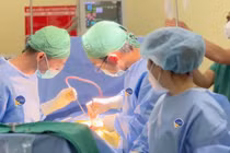 Tự ý tiêm thuốc giảm đau lưng, người đàn ông bị nhiễm trùng cột sống