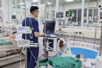 Bác sĩ cảnh báo người có bệnh nền dễ rơi vào sốc sốt xuất huyết