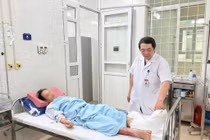 Đi câu cá người đàn ông 60 tuổi bị điện giật, chân hoại tử nặng