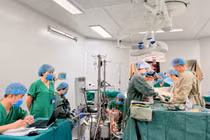 Vá lỗ thông liên nhĩ và sửa hẹp van động mạch phổi cho bé 8 tháng tuổi