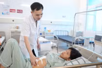 Đang khỏe mạnh đau bụng không ngờ sốc mất máu do vỡ u gan