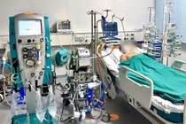 Sốc sốt xuất huyết, nam thanh niên 23 tuổi nguy kịch, phải chạy ECMO