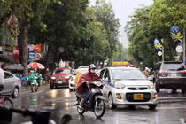 Thời tiết ngày 18/5: Mưa lớn gia tăng ở Bắc Bộ, thời tiết nguy hiểm trên biển