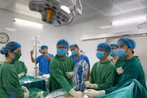Tán sỏi tiết niệu phức tạp qua da ngay tại tuyến tỉnh