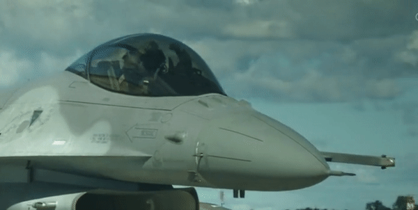 Ngay từ đầu, F-16 đã được dự định trở thành một “quái điểu" hiệu quả về chi phí, có thể thực hiện nhiều loại nhiệm vụ khác nhau và duy trì trạng thái sẵn sàng hoạt động suốt ngày đêm.