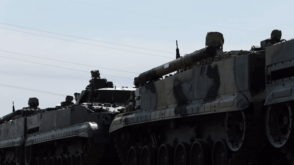 BMP-3 xuất hiện thu hút được sự quan tâm đặc biệt của các khách hàng nước ngoài, ngay lập tức họ đã đặt mua với số lượng lớn.