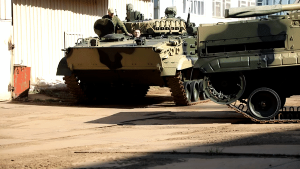 BMP-3 được biên chế cho quân đội của hàng chục quốc gia, trong số đó có UAE (hơn 600 chiếc), Kuwait, Cyprus, và Hàn Quốc.